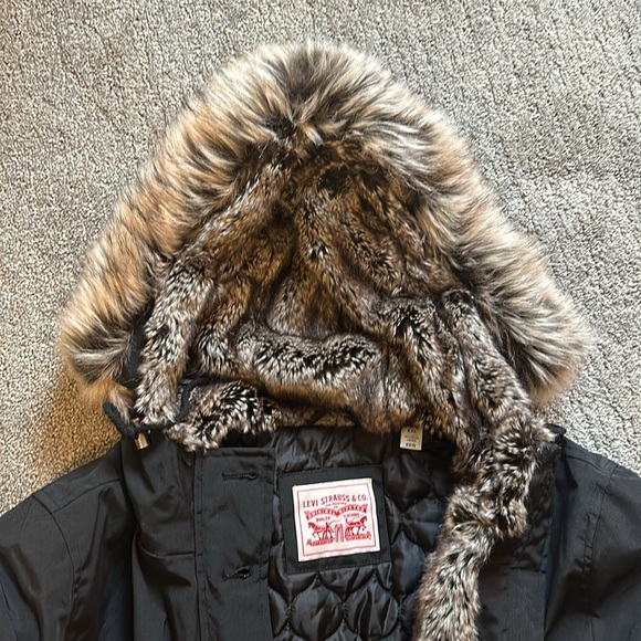 Levi’s Faux Fur Parka coat - NWT - Picture 2 of 5